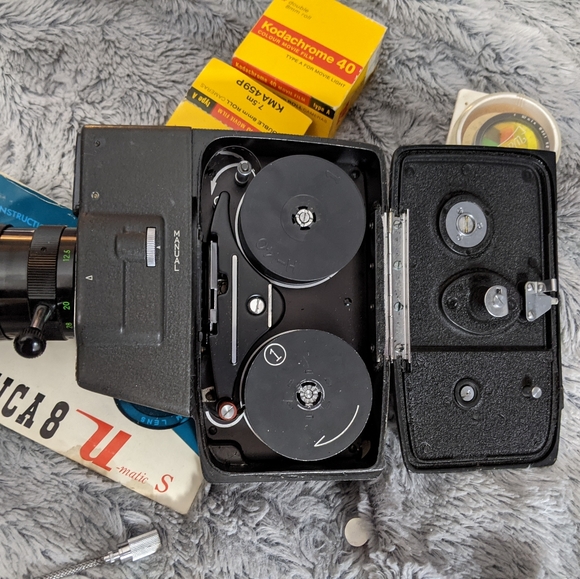 Yashica 8 1961 Home movie Camera - Picture 10 of 14